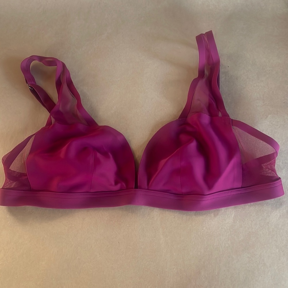 Brand new VICTORIAS SECRET swim top/bra